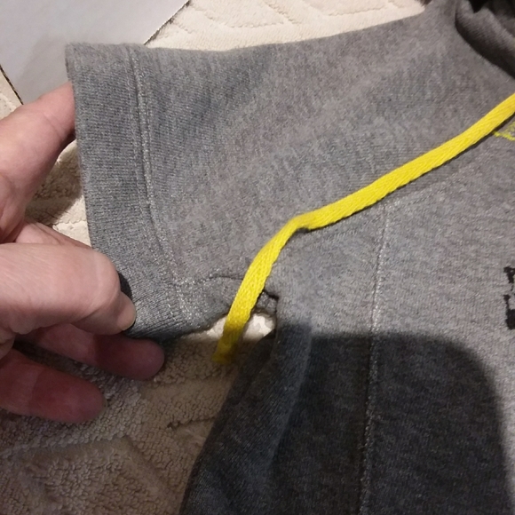 ⬇️Volcom french terry lined short sleeve hoodie - Picture 6 of 10